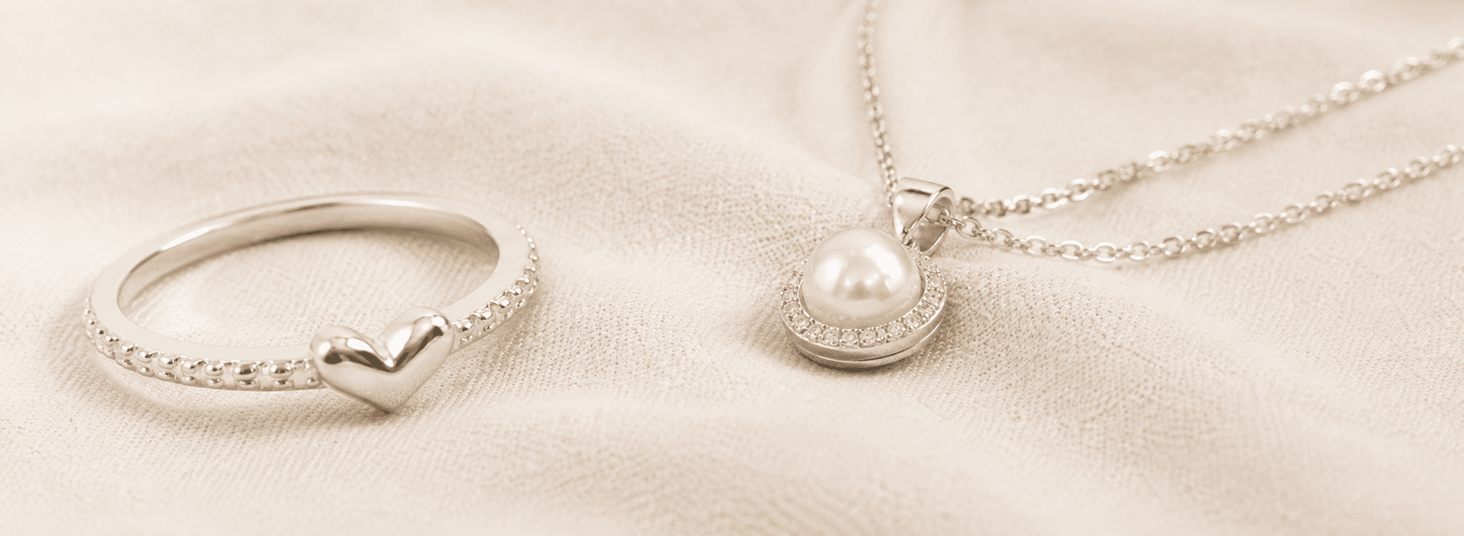 Joyas Nezer Silver listas para acompañar momentos especiales